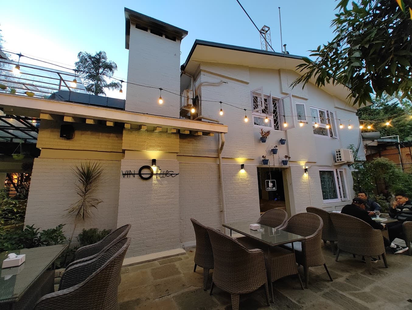 Vinoliva Restaurant & Bar